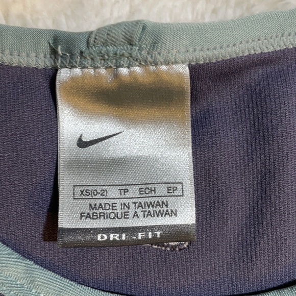 Nike Long Sleeve Athletic Shirt - Picture 2 of 9